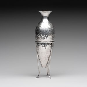 A silver amphora on stand and a Lalaounis silver vase, 925/000, Greece, 20th C. — 照片 5