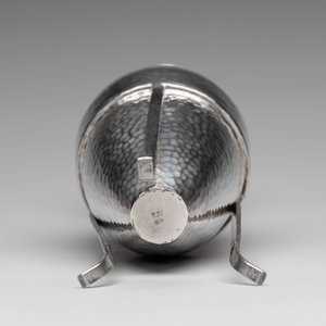 A silver amphora on stand and a Lalaounis silver vase, 925/000, Greece, 20th C. — 照片 7