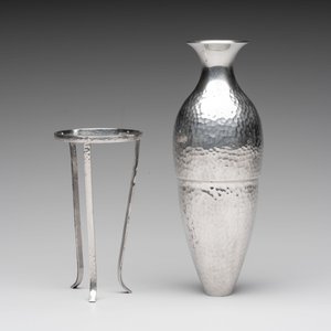 A silver amphora on stand and a Lalaounis silver vase, 925/000, Greece, 20th C. — 照片 8