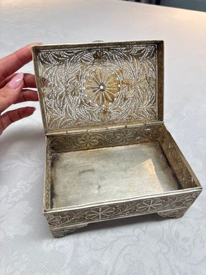 A silver inscribed filigree casket, probably Dutch East Indies, 19/20th C. — photo 3