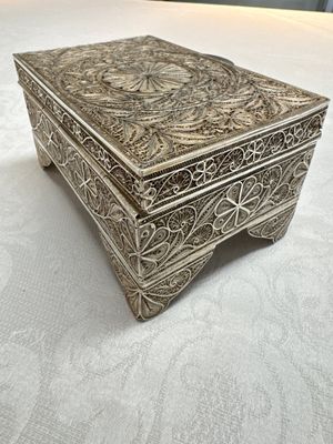 A silver inscribed filigree casket, probably Dutch East Indies, 19/20th C. — photo 5