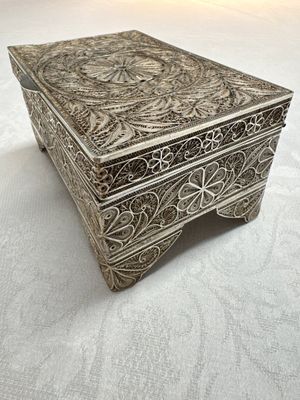 A silver inscribed filigree casket, probably Dutch East Indies, 19/20th C. — photo 7