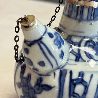 A silver-mounted Chinese blue and white 'Cranes' miniature kendi — photo 6