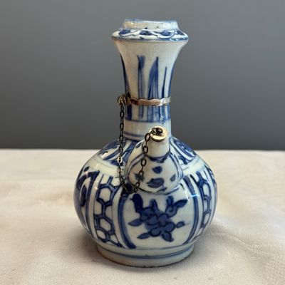 A silver-mounted Chinese blue and white 'Cranes' miniature kendi — photo 2