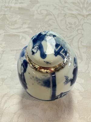 A silver-mounted Chinese blue and white tea caddy and cover, artemisia leaf mark, Kangxi — foto 5