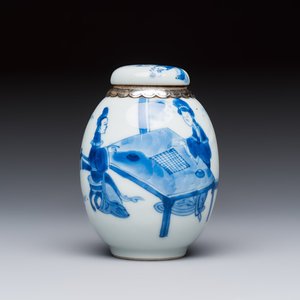 A silver-mounted Chinese blue and white tea caddy and cover, artemisia leaf mark, Kangxi — foto 1