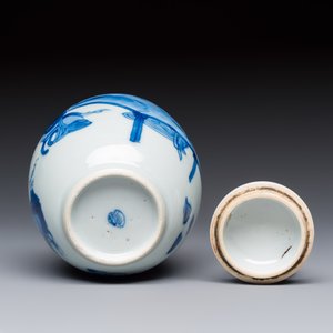 A silver-mounted Chinese blue and white tea caddy and cover, artemisia leaf mark, Kangxi — foto 6
