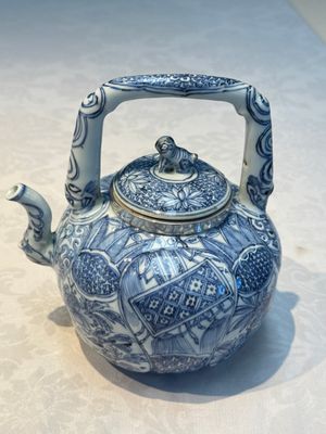 A silver-mounted Chinese blue and white wine pot, Wanli — photo 1