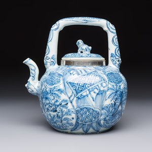 A silver-mounted Chinese blue and white wine pot, Wanli — photo 1
