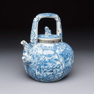 A silver-mounted Chinese blue and white wine pot, Wanli — photo 7