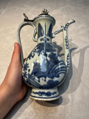 A silver-mounted Chinese blue and white 'Zhou Dunyi 周敦頤' ewer, Ming — foto 1