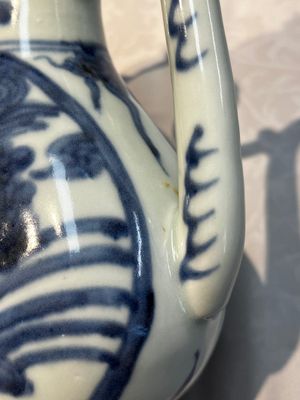 A silver-mounted Chinese blue and white 'Zhou Dunyi 周敦頤' ewer, Ming — foto 16