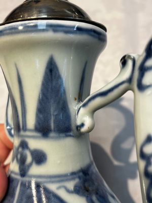 A silver-mounted Chinese blue and white 'Zhou Dunyi 周敦頤' ewer, Ming — foto 17