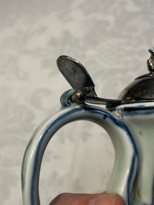 A silver-mounted Chinese blue and white 'Zhou Dunyi 周敦頤' ewer, Ming — foto 21