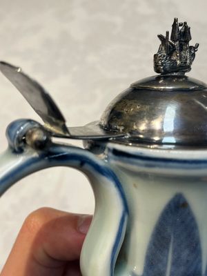 A silver-mounted Chinese blue and white 'Zhou Dunyi 周敦頤' ewer, Ming — foto 22