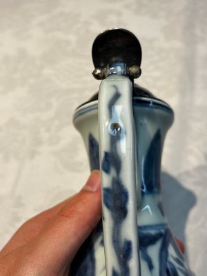A silver-mounted Chinese blue and white 'Zhou Dunyi 周敦頤' ewer, Ming — foto 23