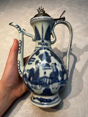 A silver-mounted Chinese blue and white 'Zhou Dunyi 周敦頤' ewer, Ming — foto 3