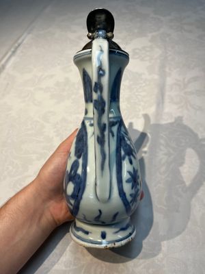 A silver-mounted Chinese blue and white 'Zhou Dunyi 周敦頤' ewer, Ming — foto 4