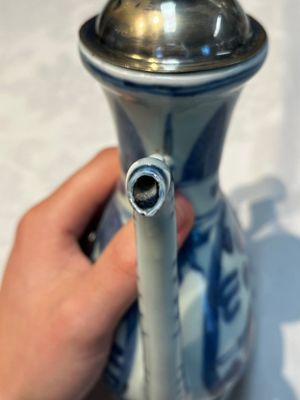 A silver-mounted Chinese blue and white 'Zhou Dunyi 周敦頤' ewer, Ming — foto 5
