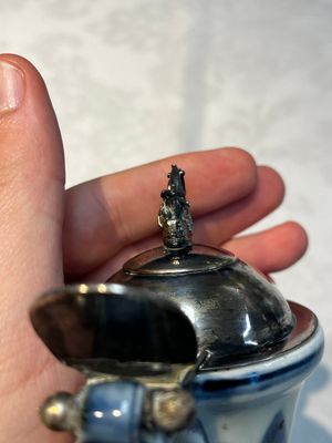 A silver-mounted Chinese blue and white 'Zhou Dunyi 周敦頤' ewer, Ming — foto 9