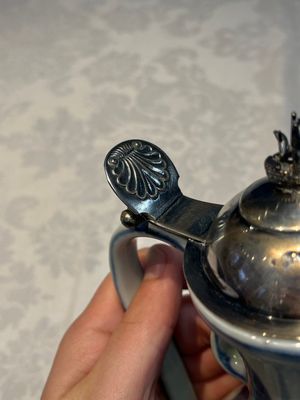 A silver-mounted Chinese blue and white 'Zhou Dunyi 周敦頤' ewer, Ming — foto 10