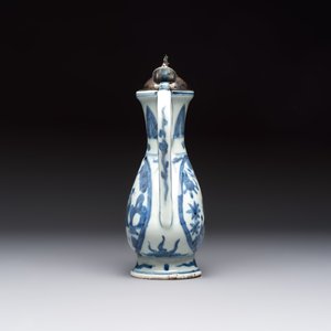 A silver-mounted Chinese blue and white 'Zhou Dunyi 周敦頤' ewer, Ming — foto 3