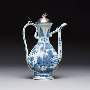 A silver-mounted Chinese blue and white 'Zhou Dunyi 周敦頤' ewer, Ming — foto 4