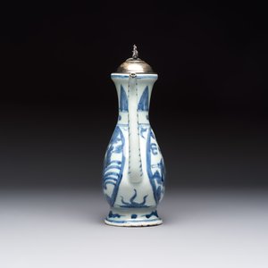 A silver-mounted Chinese blue and white 'Zhou Dunyi 周敦頤' ewer, Ming — foto 5