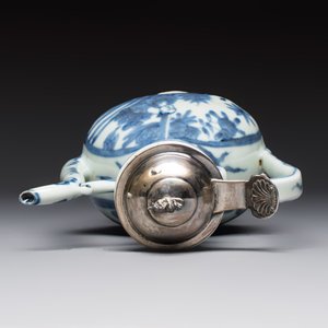 A silver-mounted Chinese blue and white 'Zhou Dunyi 周敦頤' ewer, Ming — foto 6