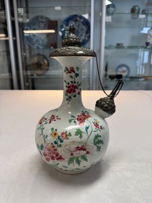 A silver-mounted Chinese famille rose kendi with floral design, Qianlong — foto 11