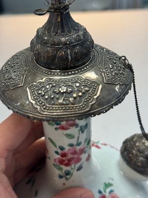 A silver-mounted Chinese famille rose kendi with floral design, Qianlong — foto 14