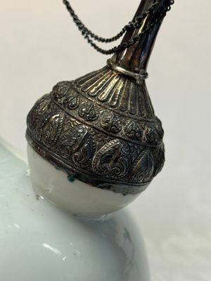 A silver-mounted Chinese famille rose kendi with floral design, Qianlong — foto 17