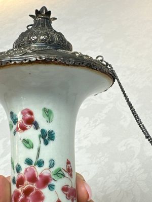 A silver-mounted Chinese famille rose kendi with floral design, Qianlong — foto 3