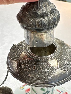 A silver-mounted Chinese famille rose kendi with floral design, Qianlong — foto 7