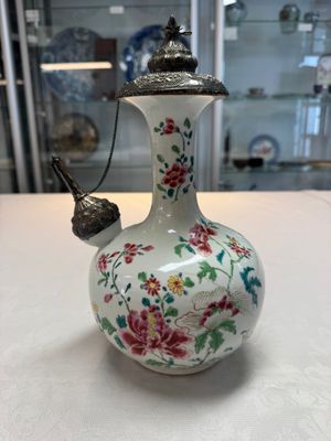 A silver-mounted Chinese famille rose kendi with floral design, Qianlong — foto 9