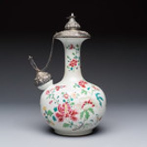 A silver-mounted Chinese famille rose kendi with floral design, Qianlong — foto 1