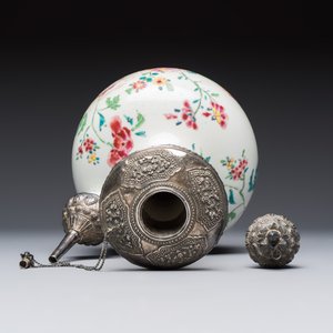 A silver-mounted Chinese famille rose kendi with floral design, Qianlong — foto 6