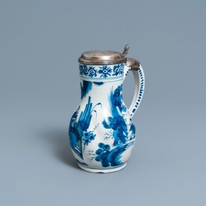 A silver-mounted Dutch Delft blue and white chinoiserie jug, 17th C. — 照片 1