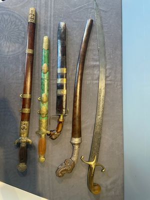 A silver plated dagger and four swords, China, Burma and Indonesia, 18/19th C. — foto 1