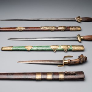 A silver plated dagger and four swords, China, Burma and Indonesia, 18/19th C. — foto 3