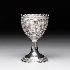 A silver repoussé goblet, Iran, 20th C. — foto 2