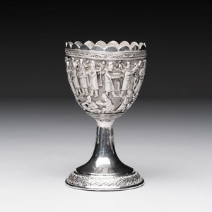 A silver repoussé goblet, Iran, 20th C. — foto 3