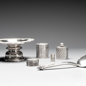 A silver tazza, four boxes and a large spoon, China and Thailand 19/20th C. — 照片 1