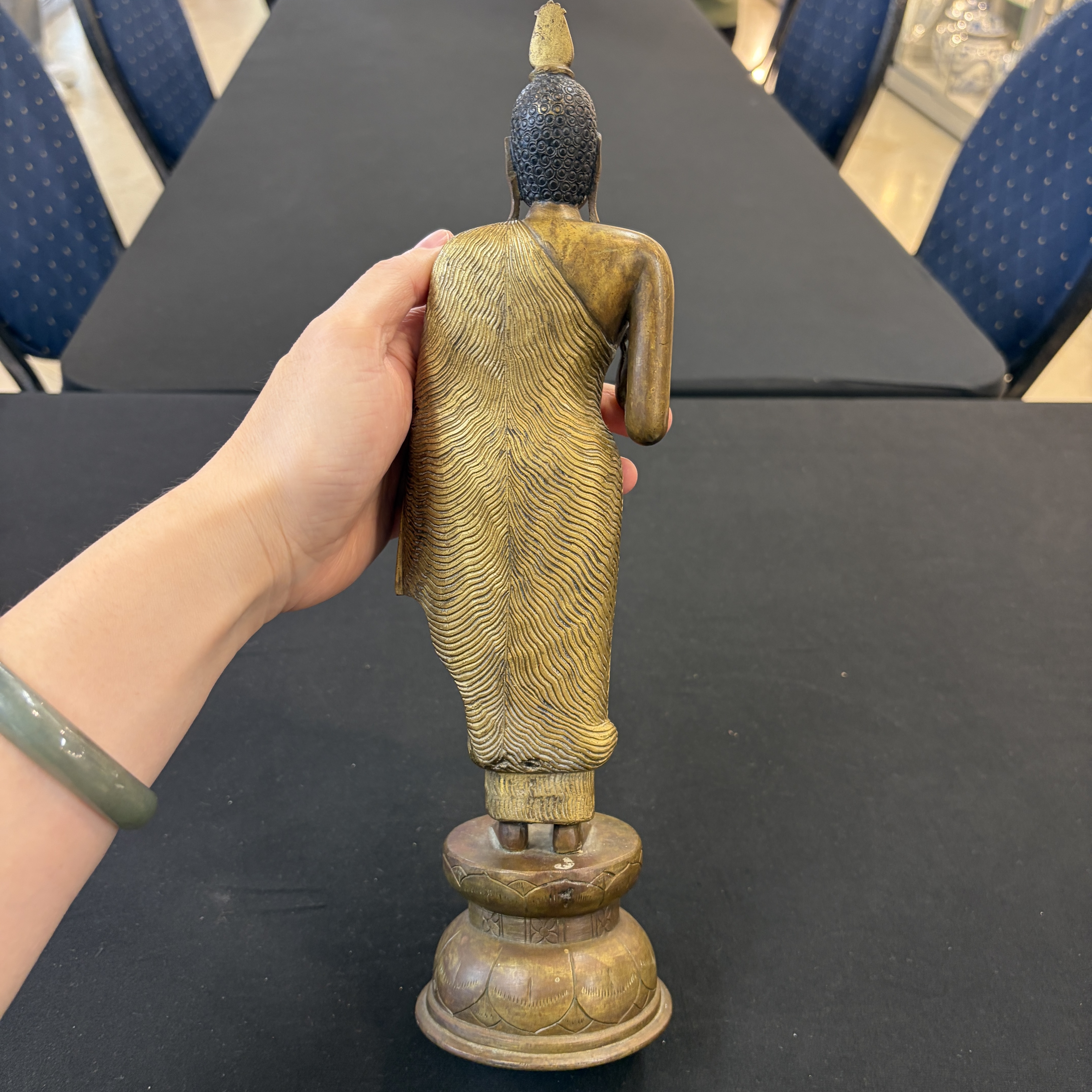 A Sinhalese gilt-copper-alloy figure of Buddha Shakyamuni — 照片 15