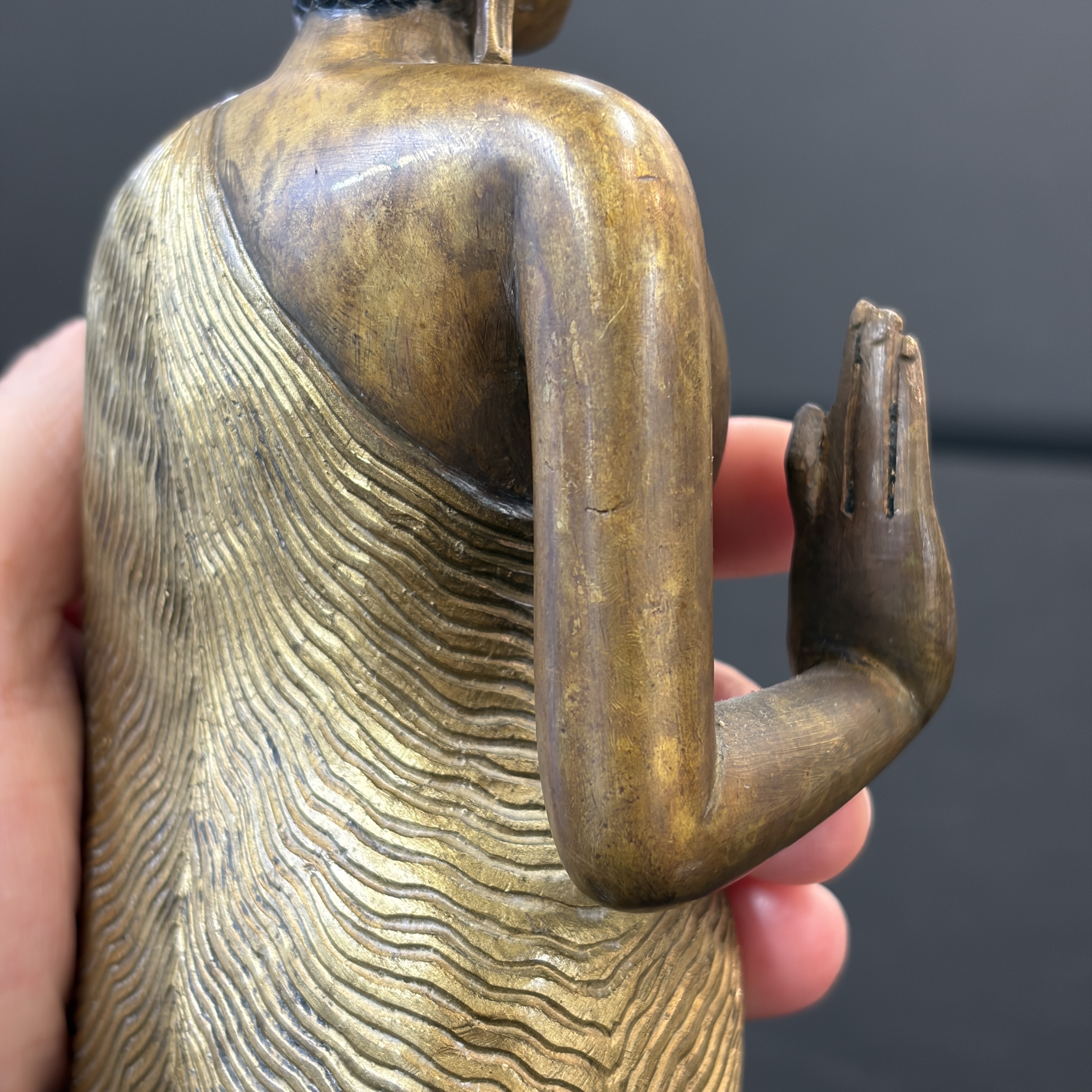A Sinhalese gilt-copper-alloy figure of Buddha Shakyamuni — 照片 18