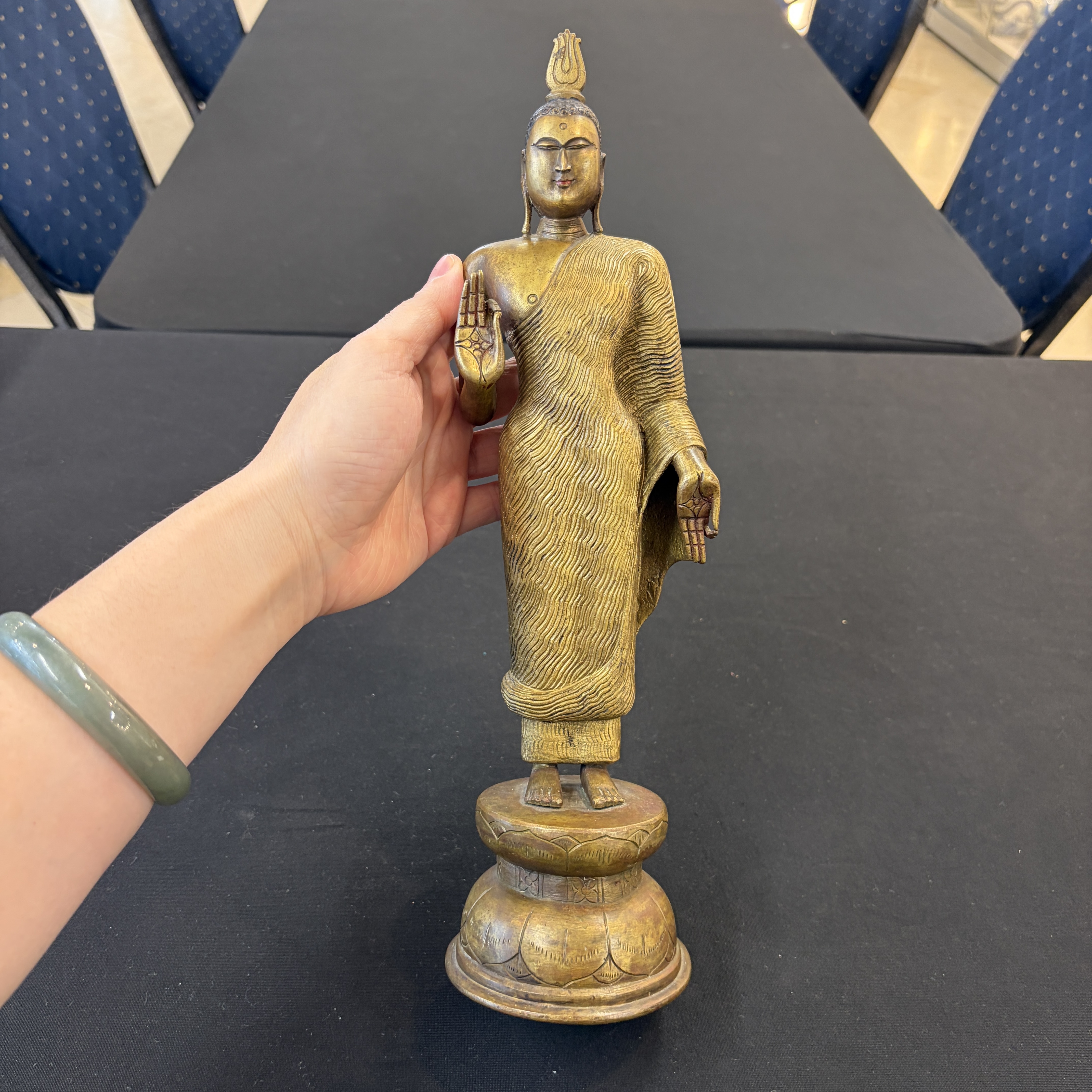 A Sinhalese gilt-copper-alloy figure of Buddha Shakyamuni — 照片 1
