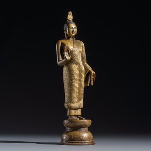 A Sinhalese gilt-copper-alloy figure of Buddha Shakyamuni — 照片 1