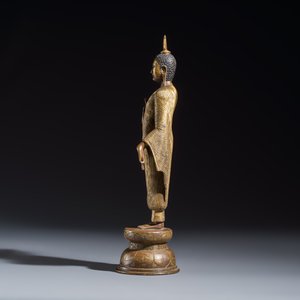 A Sinhalese gilt-copper-alloy figure of Buddha Shakyamuni — 照片 3