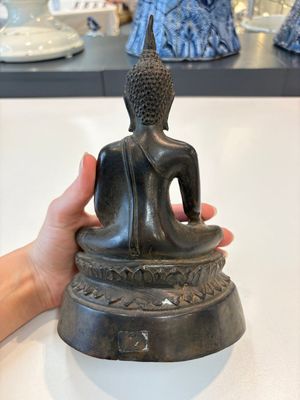 A Sino-Tibetan bronze Bodhisattva, a Thai Buddha and a phurba, 18/19th C. — photo 3