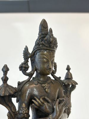 A Sino-Tibetan bronze Bodhisattva, a Thai Buddha and a phurba, 18/19th C. — photo 31